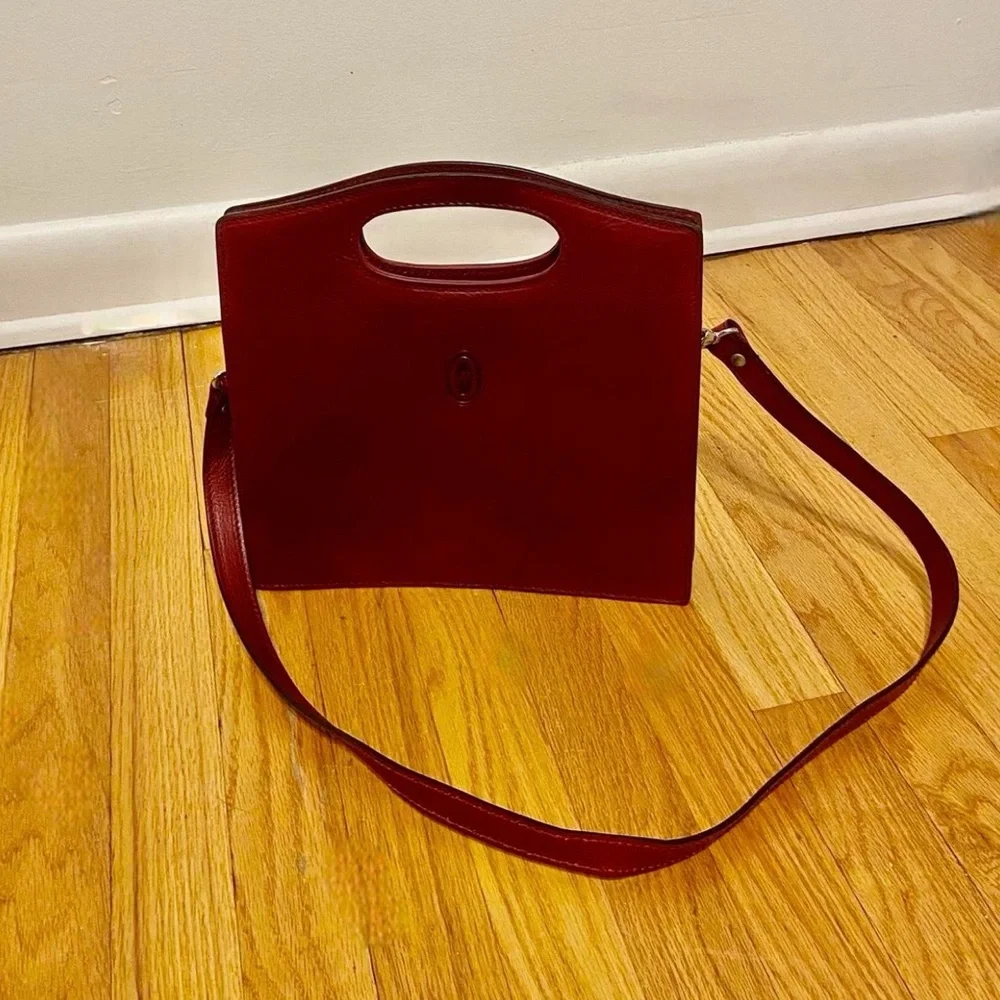 Elegant Red Leather Handbag - Picture 3 of 7